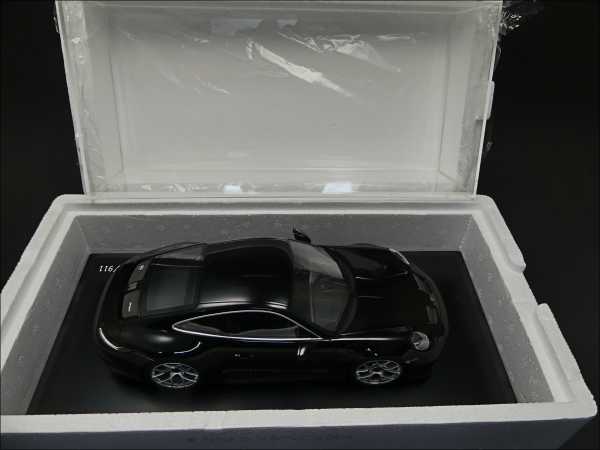 1:18 Porsche 911 992 S/T BlackEdition 911/ Spark inkl OVP Vitrine